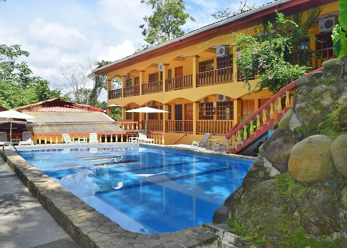 Hotel Tres Banderas